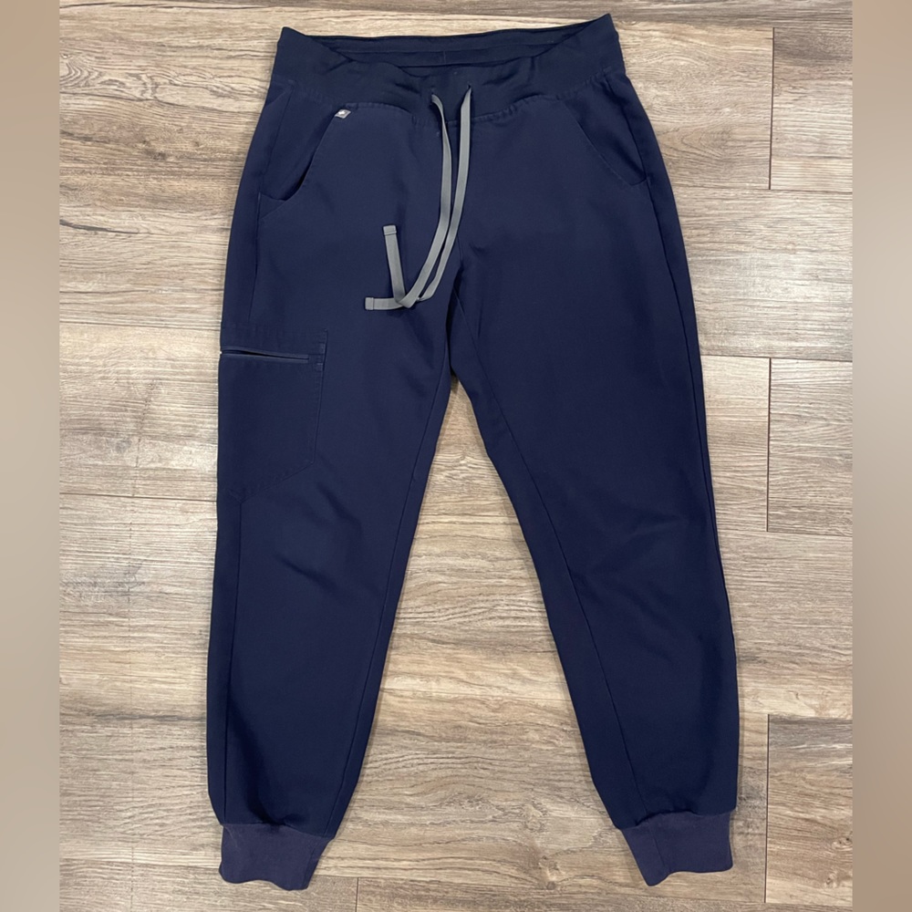 Figs Zamora jogger scrub pants, size small petite (shorter)
